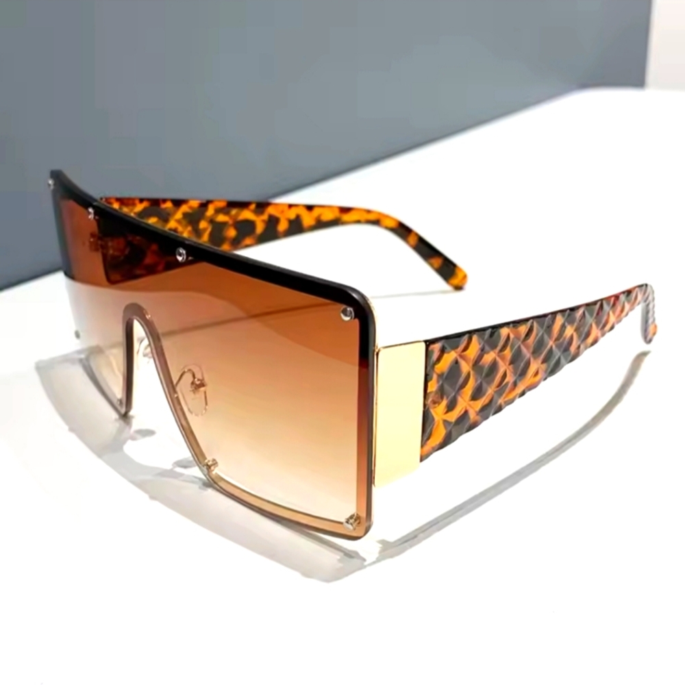 Big sunglasses, leopard design, fashion